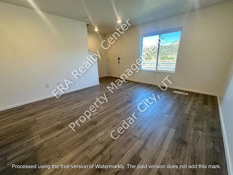 573 S May Dr — Photo 4