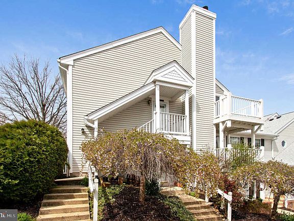 2nd image of 2901 S Woodley St #6