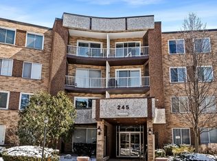 245 S Park Ln Unit 424, Palatine, IL 60074