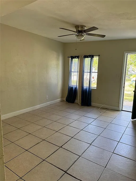 4 bed, 2.0 bath, 1259 sqft, $1,975 — Photo 2