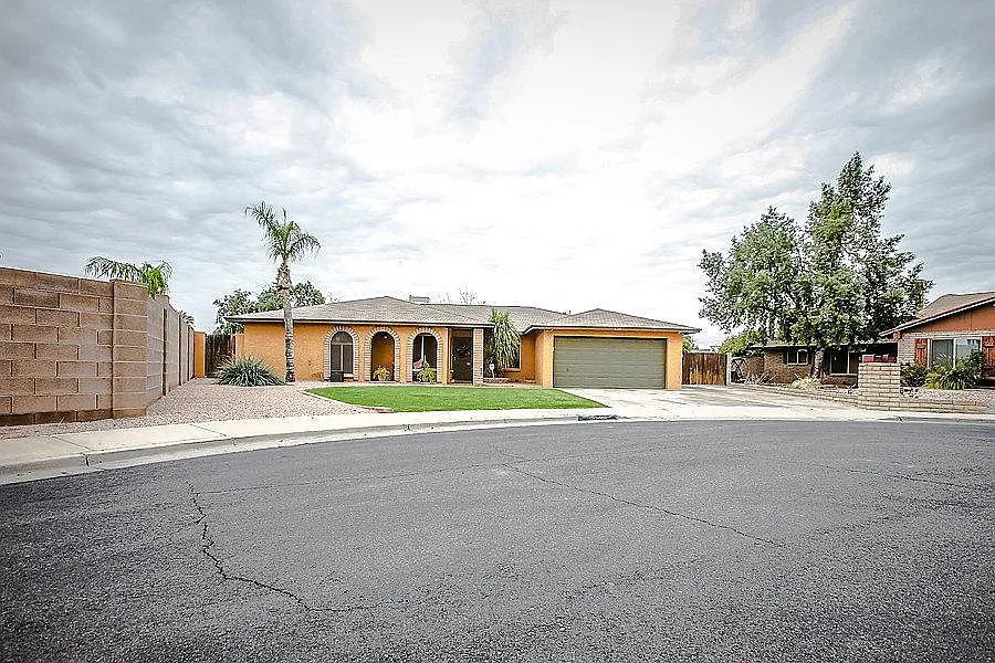 5 bed, 2187 sqft, $3,400 — Photo 3
