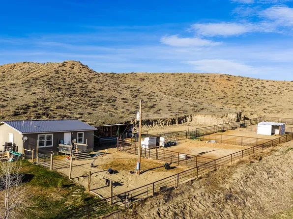 1342 Sussex Rd, Kaycee, WY 82639