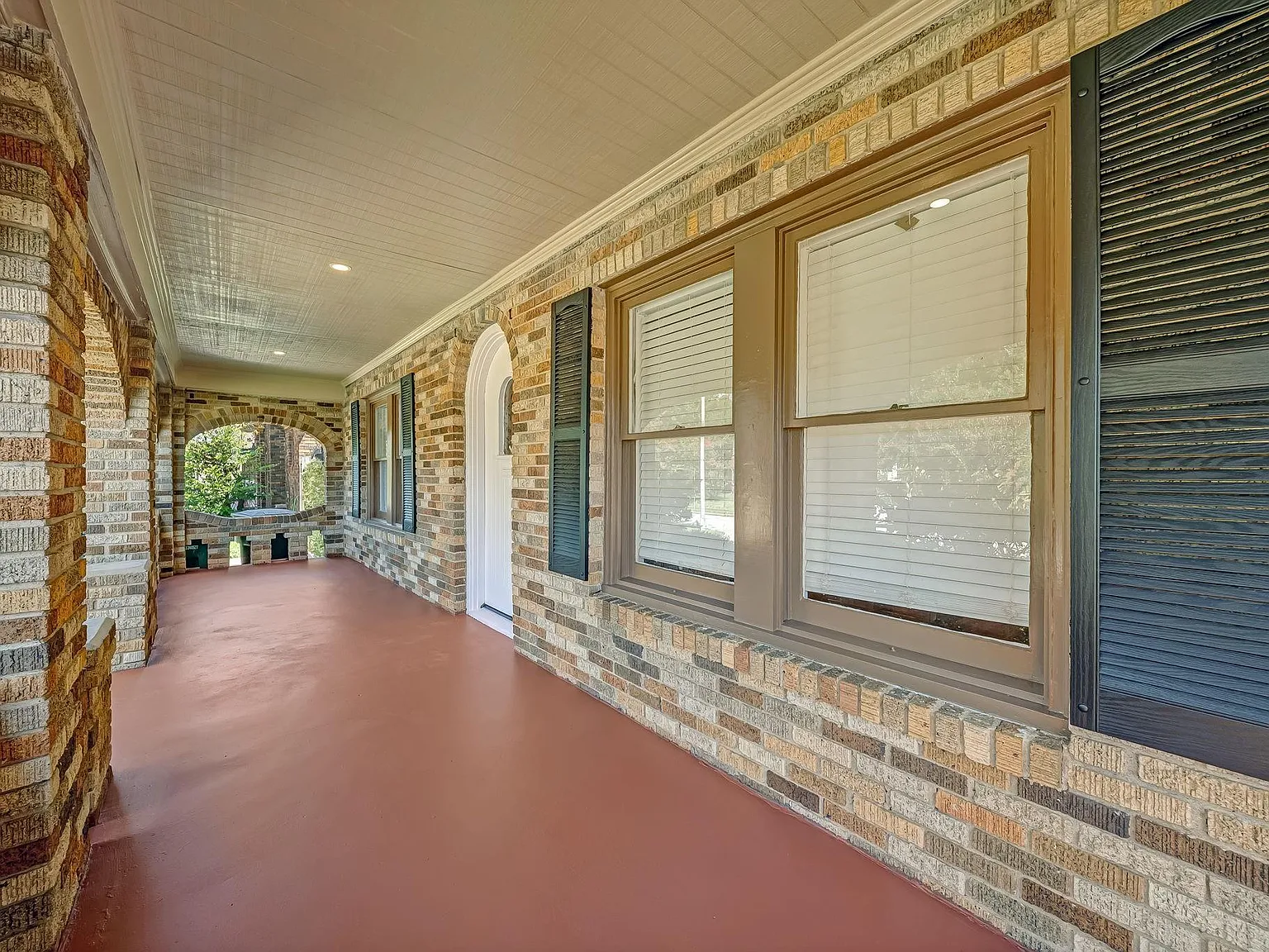 2 bed, 1.5 bath, 1279 sqft, $2,250 — Photo 3