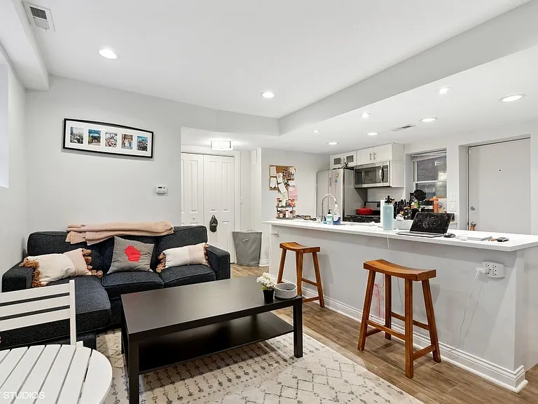 330 W Evergreen Ave #1 — Photo 3