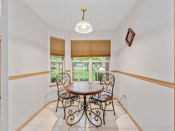 5th image of 379 Aberdeen Ct Unit 4