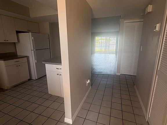 5th image of 706 SE 13th Ct APT C