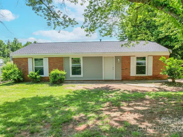 511 Milan Rd E, Charlotte, NC 28216