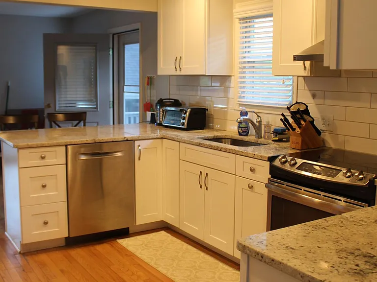 616 Parkdale Ave — Photo 3
