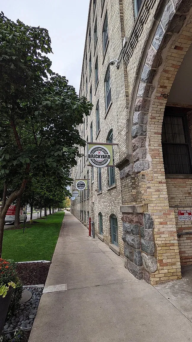 2 bed, 1087 sqft, $2,200 — Photo 2