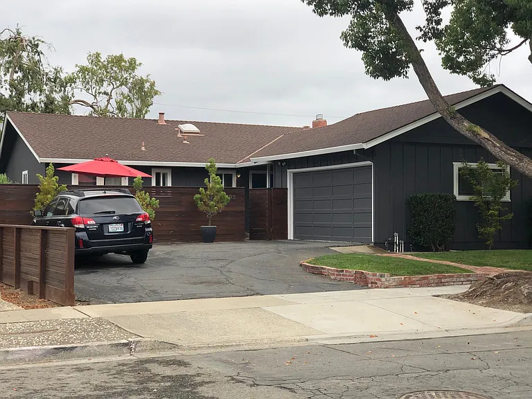 2493 Whitethorne Dr — Photo 3