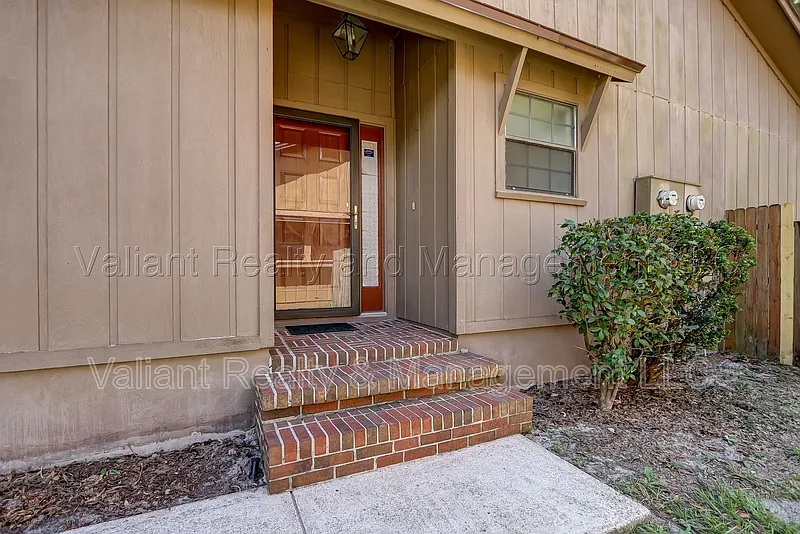 3 bed, 2.0 bath, 1179 sqft, $1,700 — Photo 4