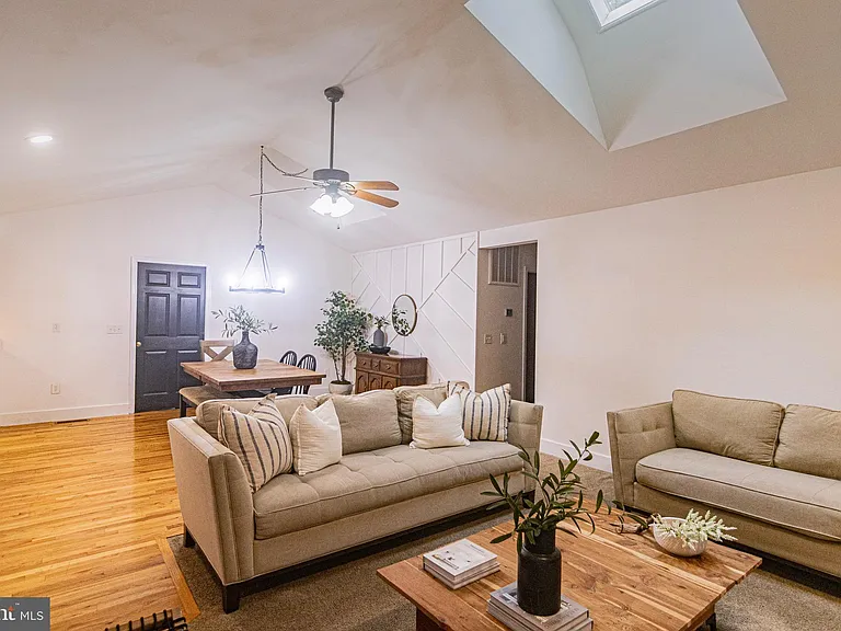 207 Madison Cir — Photo 5