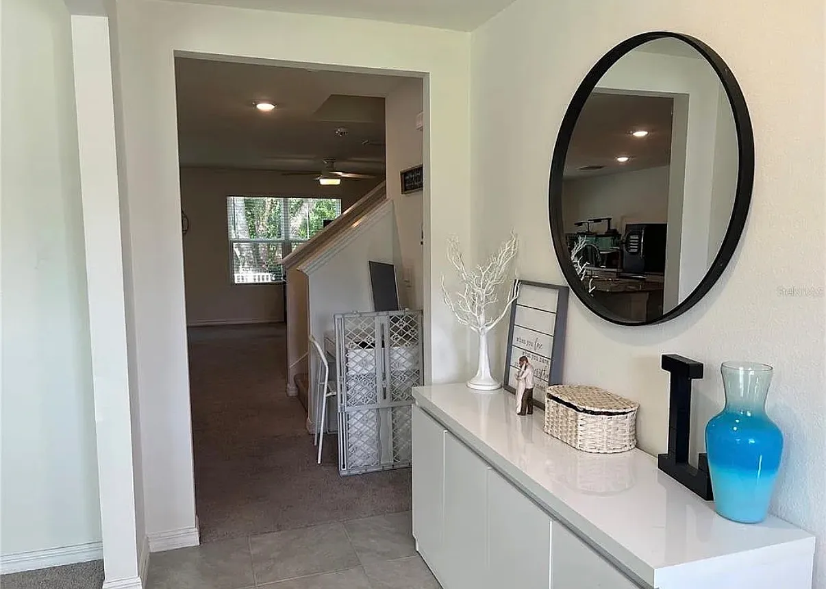 5 bed, 2516 sqft, $3,200 — Photo 3