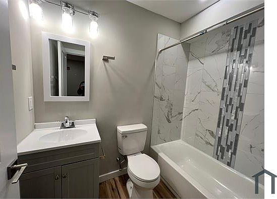 3rd image of 4231 Aspen St #1
