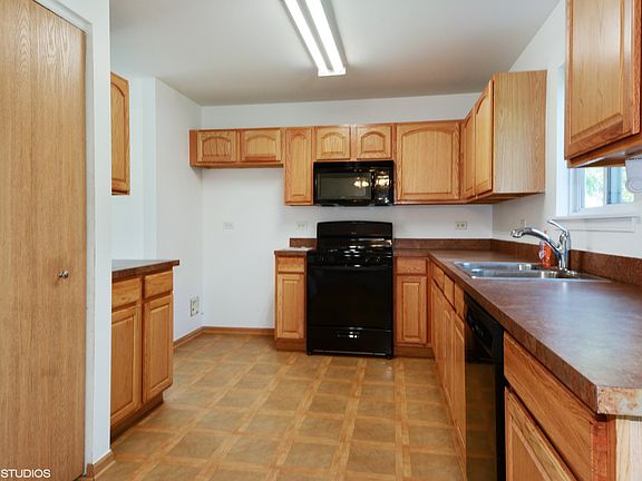 Kitchen - brand new stove