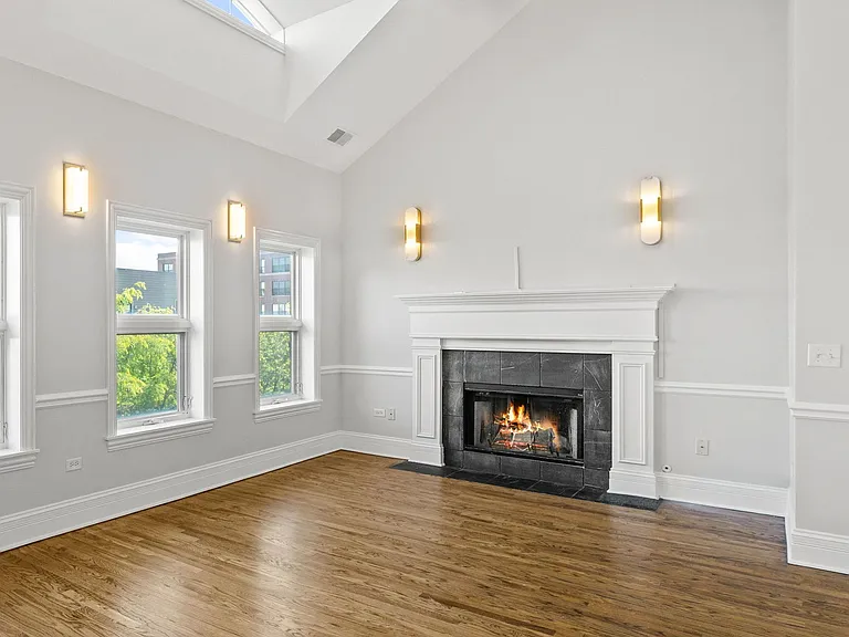 924 W Dakin St #4 — Photo 5
