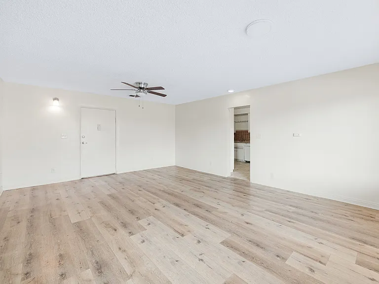Golden Date Apartments — Photo 11