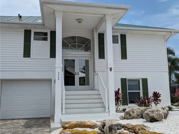 2404 Sapodilla Ln, Saint James City, FL 33956