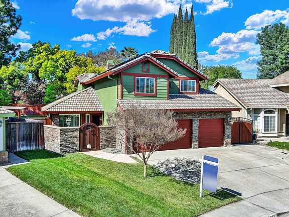 5th image of 243 Sunridge Way