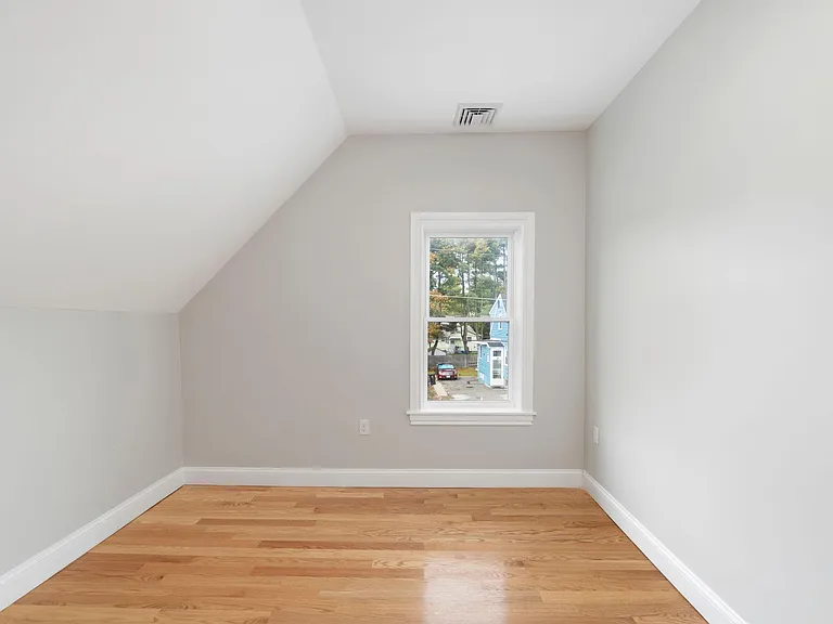 31 Saint Casimir Ave #2 — Photo 2