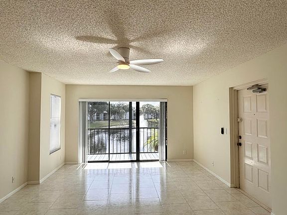 3rd image of 1012 Green Pine Blvd APT B2