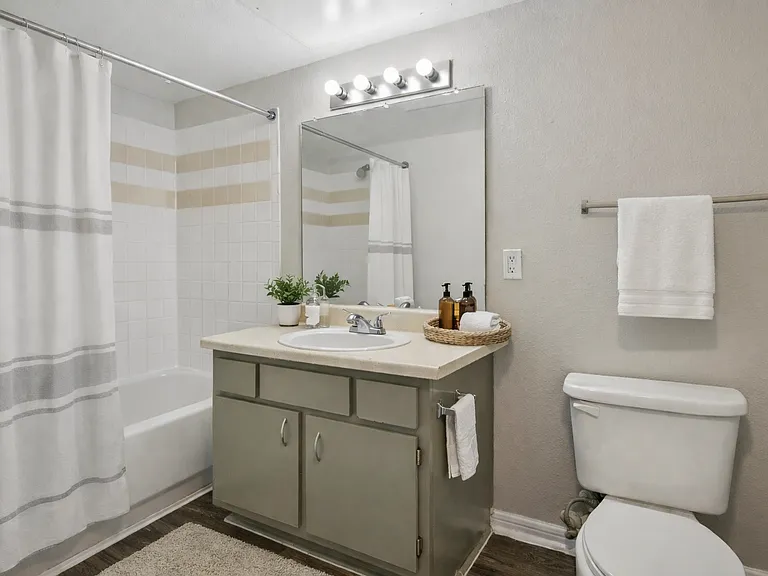 Stonecreek Apartments — Photo 31