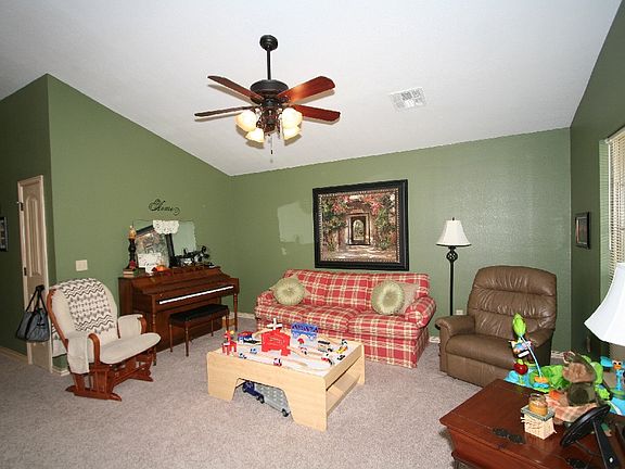 4th image of 1326 E Dewey Ave