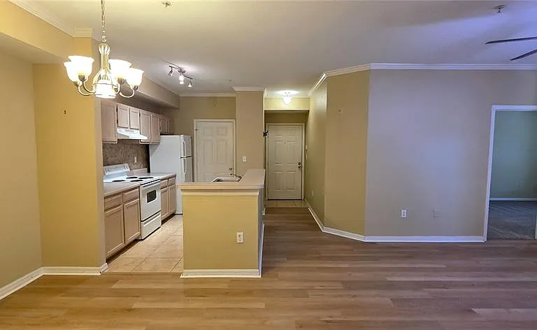 5618 Pinnacle Heights Cir #211 — Photo 4