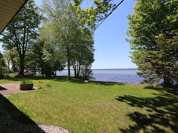 2nd image of 3200 Lakeshore Dr