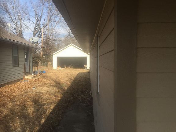 2 CAR DETACHED GARAGE (NO GARAGE DOORS)