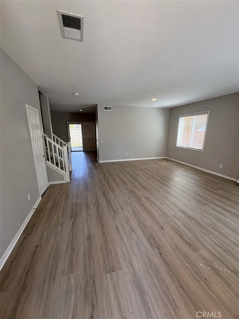 4 bed, 2.5 bath, 2459 sqft, $3,075 — Photo 2