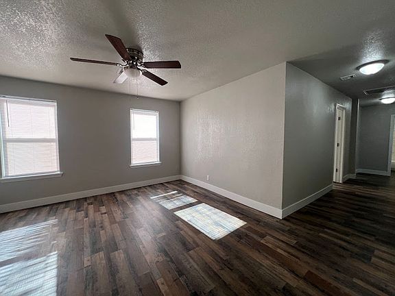 4th image of 700 S Poplar St