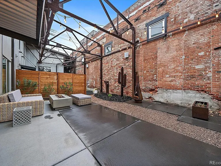 3033 Blake St #123 — Photo 32