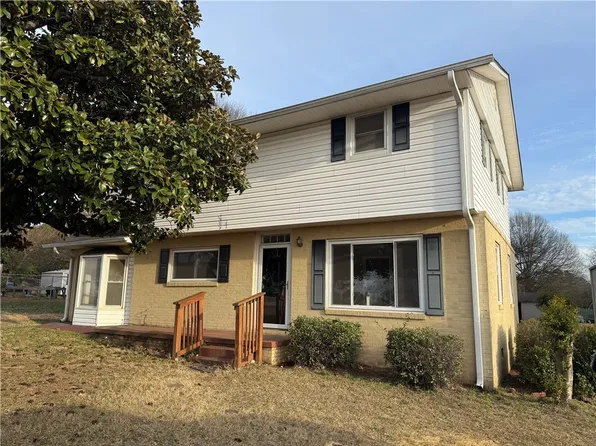 325 Circle Dr, Pendleton, SC 29670