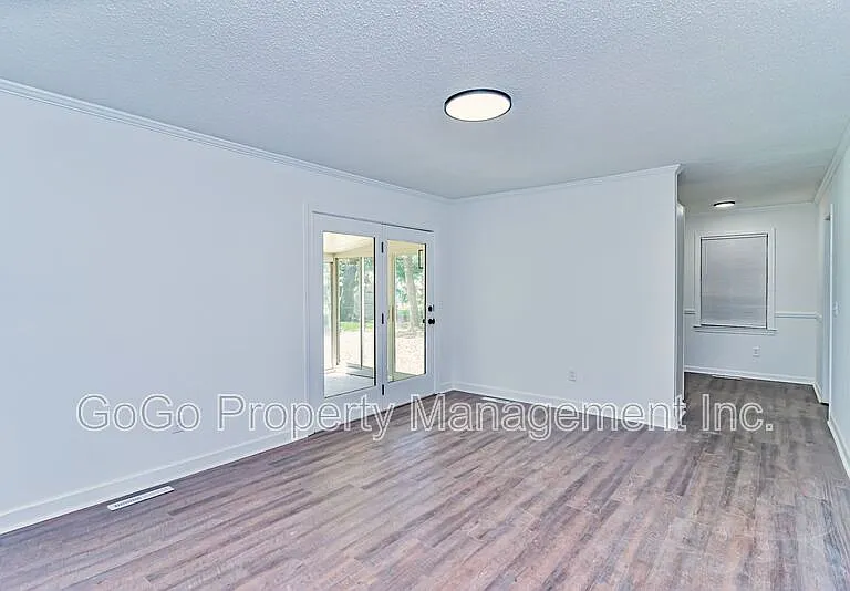 200 Lanewood Dr — Photo 3