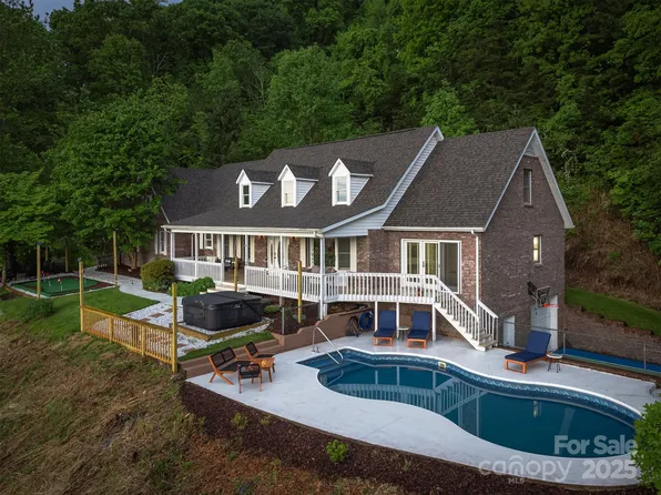 54 Hyder Ln, Weaverville, NC 28787