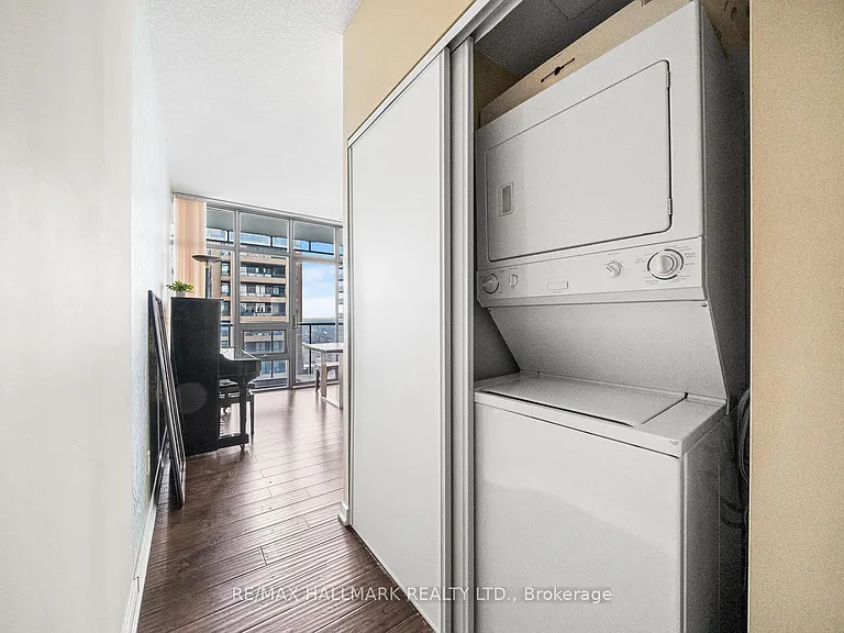 33 Charles St E #2908 — Photo 8