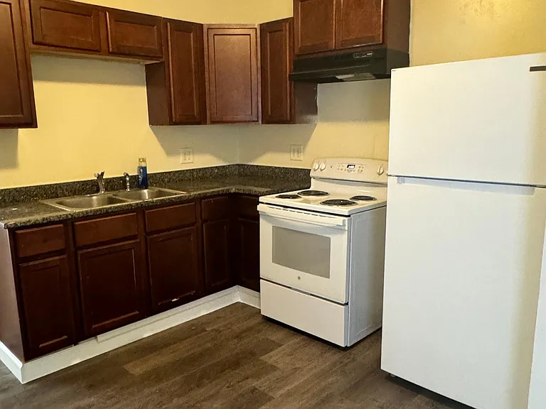 204 Corban Ave SW — Photo 3