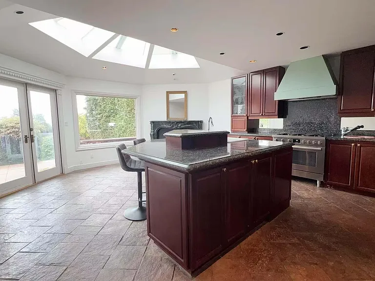 1105 Eyremount Dr — Photo 9
