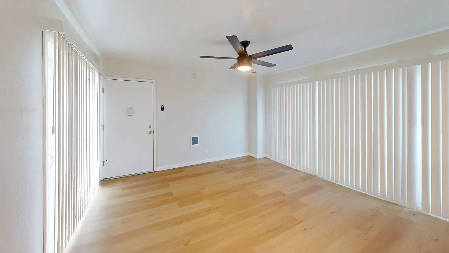 Dimond Avenue — Photo 2