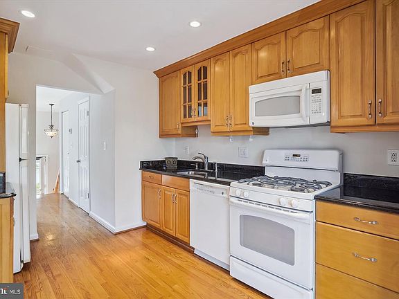 5th image of 844 Ivy League Ln Unit 4-20