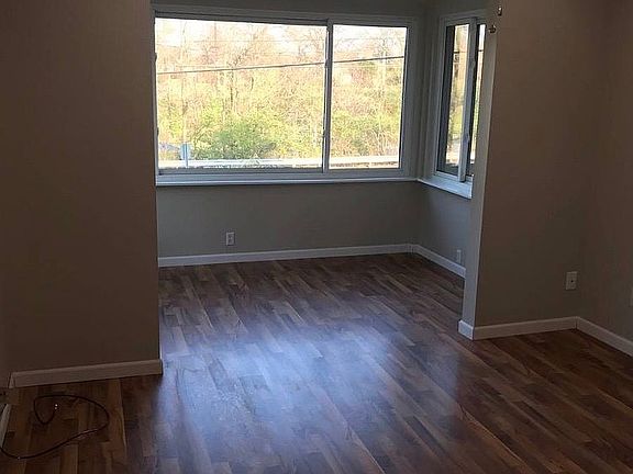 3rd image of 3907 Paxton Ave
