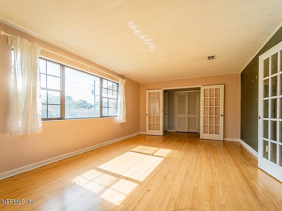3rd image of 4944 Dian Wood Dr E