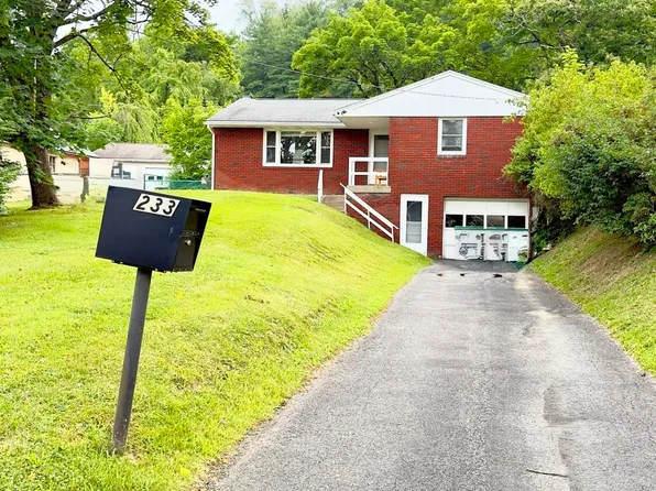233 Susquehanna Ave, Lock Haven, PA 17745