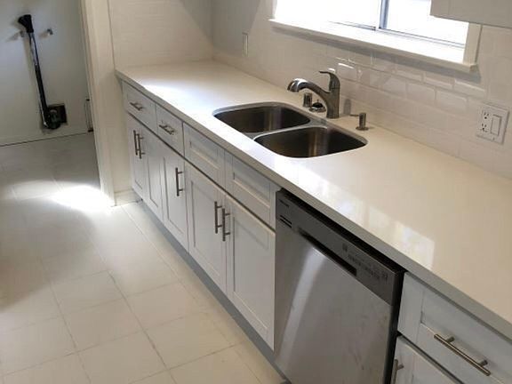 2nd image of 22154 Avenue San Luis