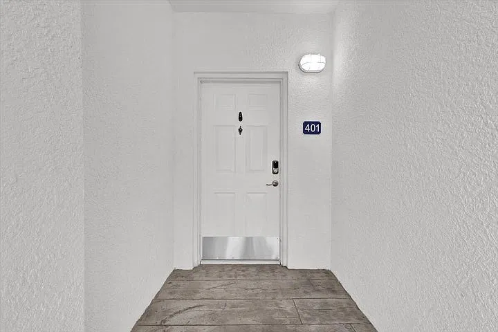 415 NW Flagler Ave — Photo 3