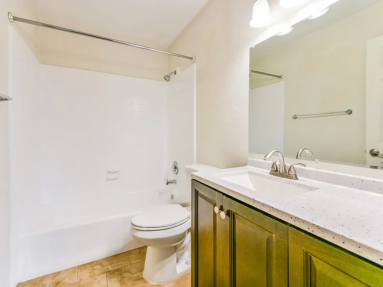 2641 E Isabella Ave — Photo 12