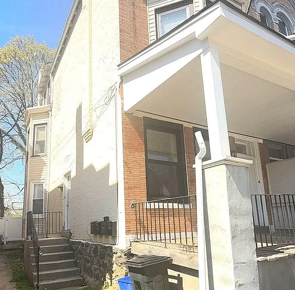 451 W Bringhurst St — Photo 2