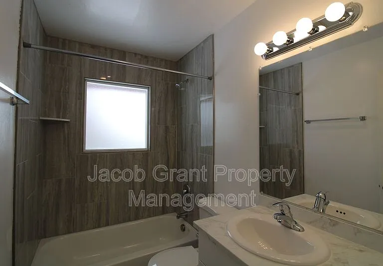 1703 Raymond Dr — Photo 7