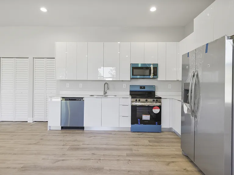 862 Charles Sise St E — Photo 26